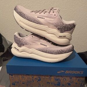 Brooks Ghost Max 2
